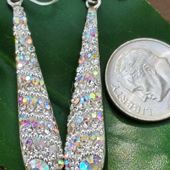 Sparkling teardrop silver earring - Picture 8 of 9